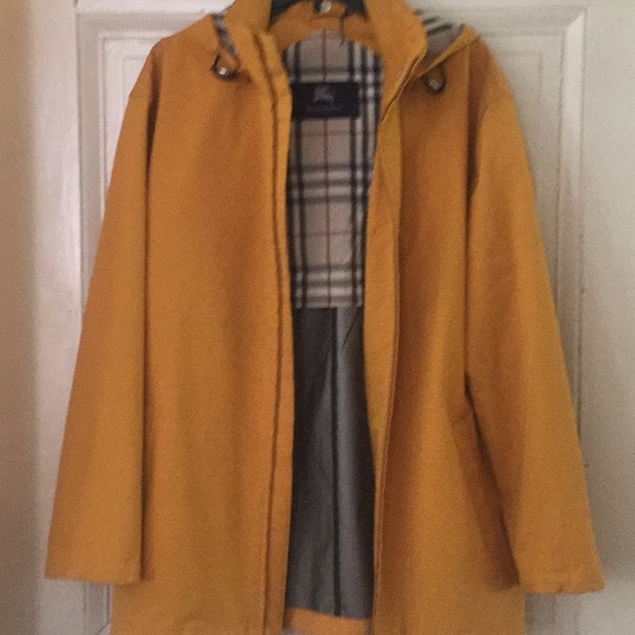Burberry Jackets & Blazers - Burberry yellow raincoat, S